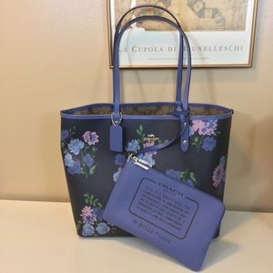 NWT💙Large Reversible Coach Bag with Pouch💙